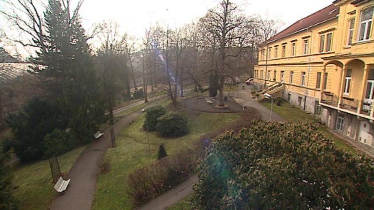 Kontroverze kolem změny územního plánu v areálu Chittussiho nemocnice pokračují