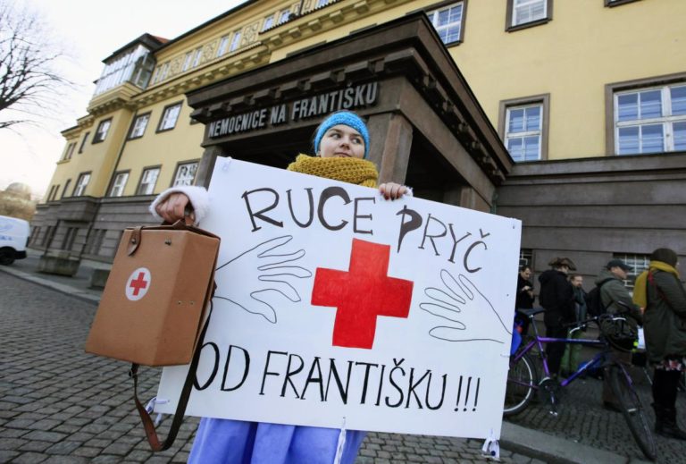 O Nemocnici Na Františku se bude starat město